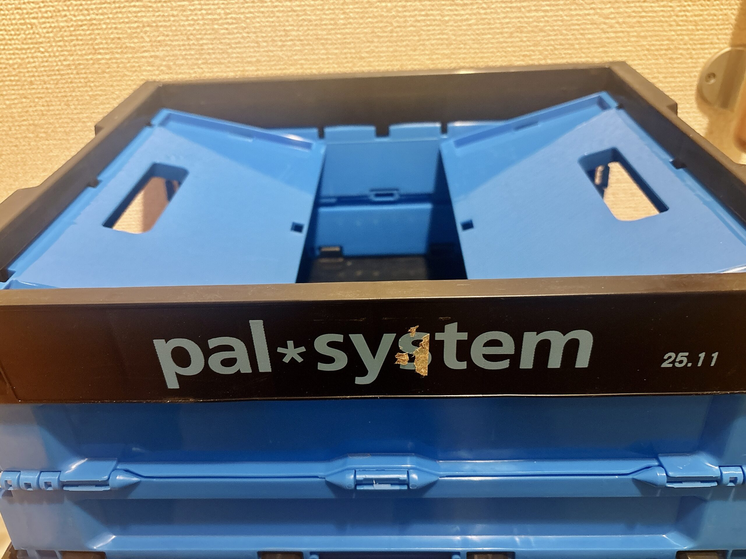 パルシステムのコンテナのたたみ方。短辺を内側に入れ込む