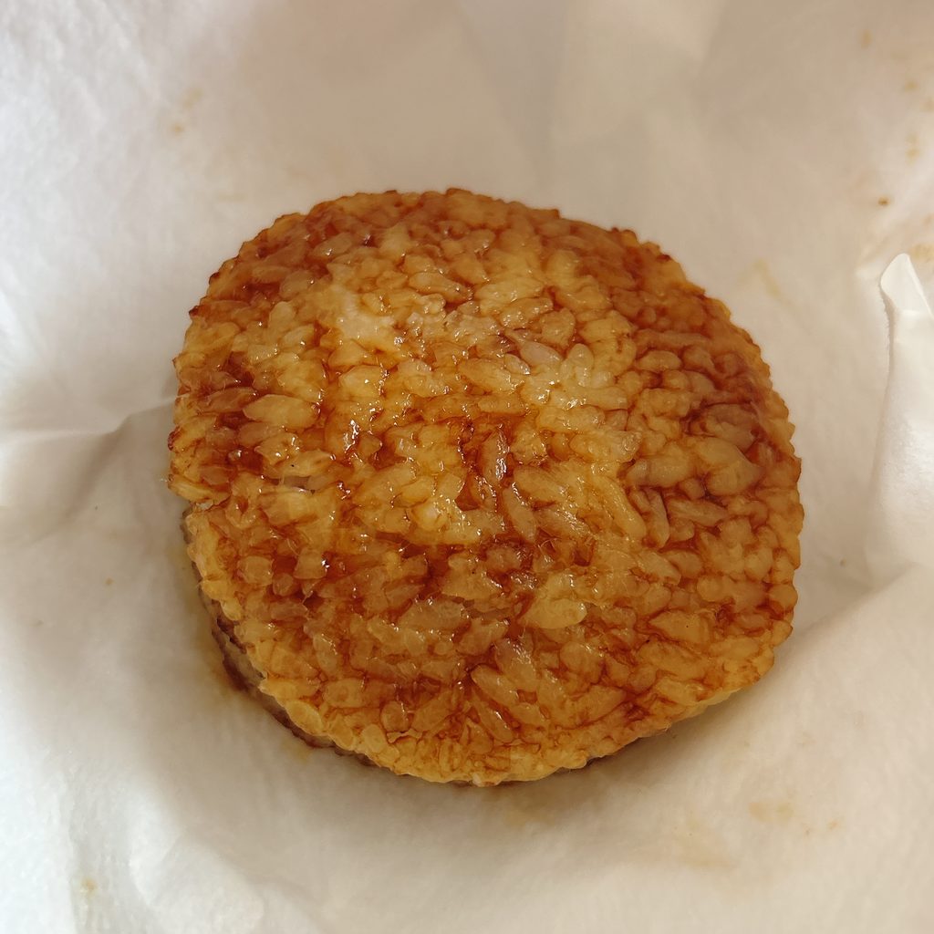 温めたパルシステムの焼きおにぎりバーガー