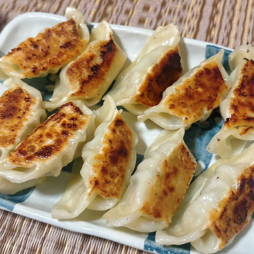 フライパンで焼き上げた「餃子にしよう!」