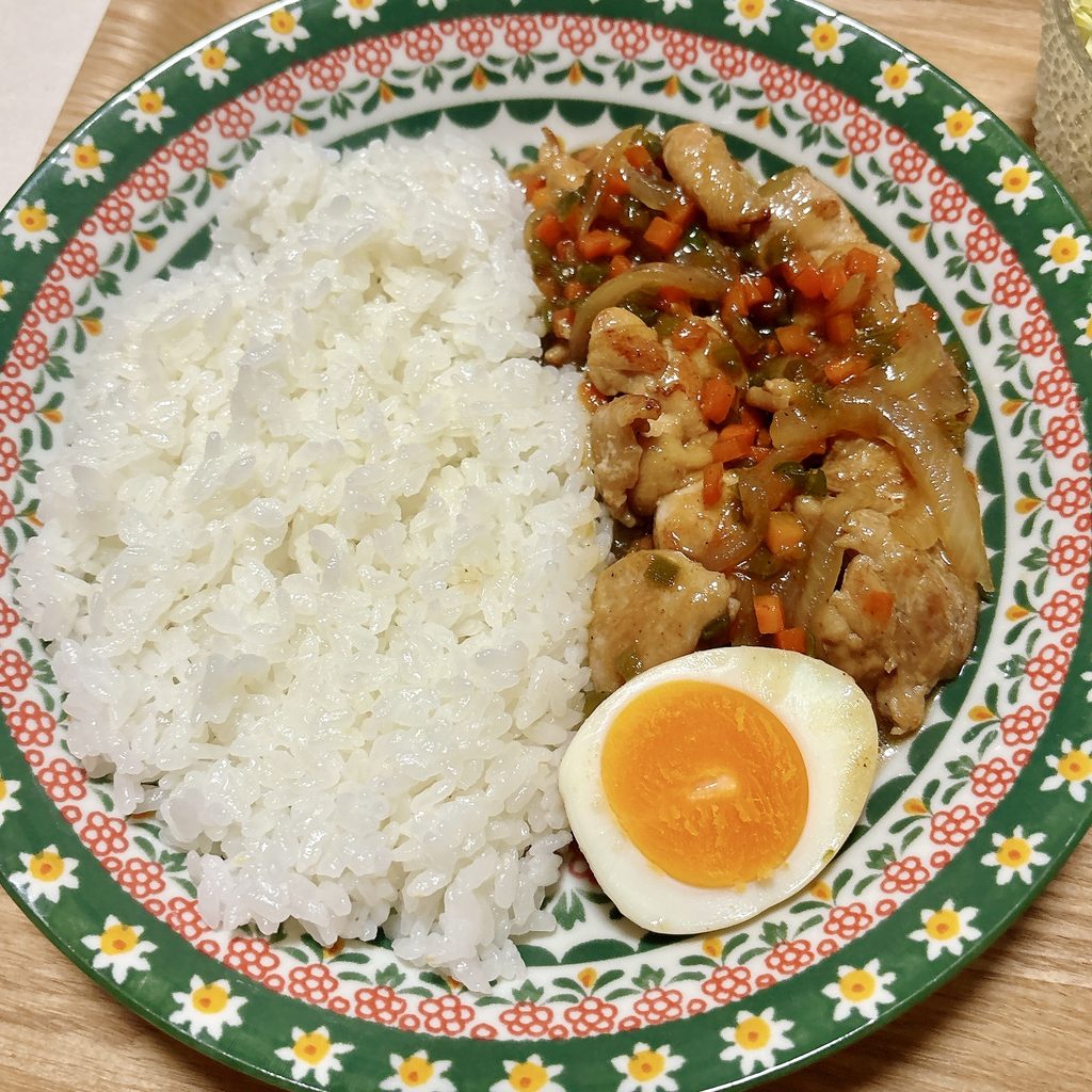 チキンアドボ(フィリピン風甘辛煮込み)